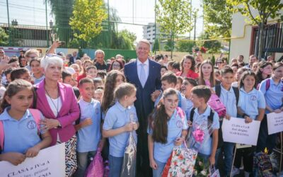 Vorbele iscusite ale politicienilor rostite în careul de la școală nu țin loc nici de programă coerentă, nici de școli modernizate, curate și sigure
